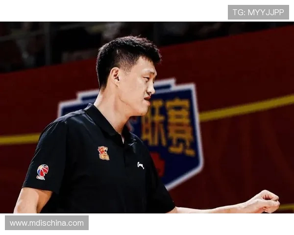 周鹏:从篮球场上的拼搏者到生活中的奋斗典范,激励无数年轻人的成长之路 周鹏:从篮球场上的拼搏者到生活中的奋斗典范,激励无数年轻人的成长之路